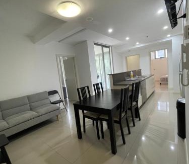 Mascot Apartment | Entire 3 bedroom apartment in Mascot