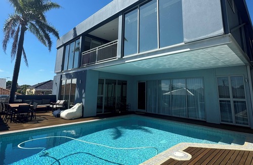 Dianella House | Entire family home with big pool