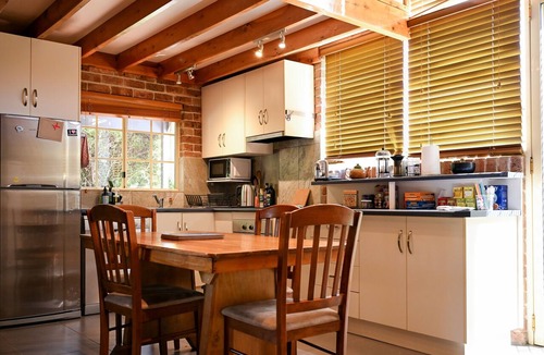Armidale House | Entire home | 2 Bathroom | Office | Walk to CBD | Longer Stays Welcome