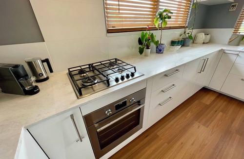Queanbeyan House | Entire home, 5 ppl, 3 bd, air con, central