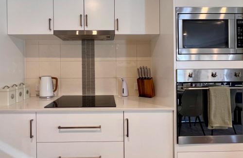Cambridge House | Entire home in Mornington, Australia