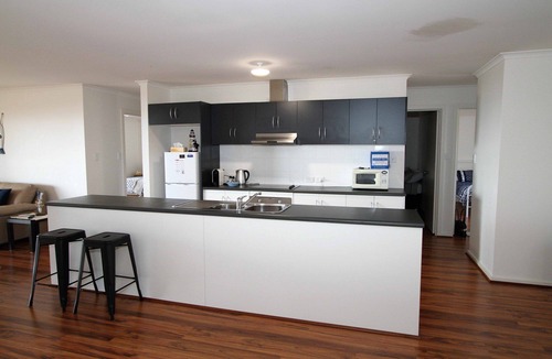 Para Wurlie House | Escape on Esplanade ~ Absolute Beachfront - Winter Specials!!!
