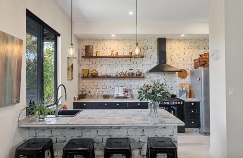 Beechmont House | Escape to a Mountain Retreat in Beechmont, Australia