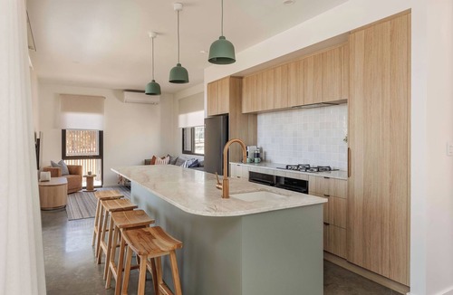 Eagle Bay Villa | ESCAPE TO PICTURESQUE EAGLE BAY IN THIS BEAUTIFULLY APPOINTED 2 BED STUDIO
