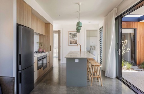 Eagle Bay Villa | ESCAPE TO PICTURESQUE EAGLE BAY IN THIS BEAUTIFULLY APPOINTED 2 BED STUDIO