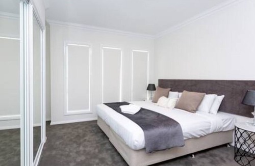 Wagga Wagga Apartment | Escape to stylish comfort in this modern apartment!