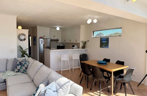 Torquay Apartment | Esplanade Elegance: 2 BR, 1 BA Apartment in Torquay, Sleeps 5