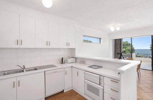 Torquay Apartment | Esplanade Elegance: 2 BR, 1 BA Apartment in Torquay, Sleeps 5