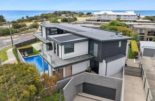 Torquay House | Esplanade Ultimate Luxury Pool & Ocean Views