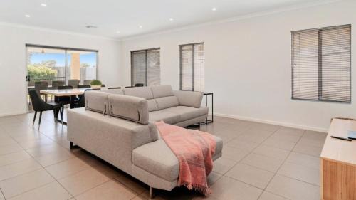 Erskine House | Estuary Break in Erskine