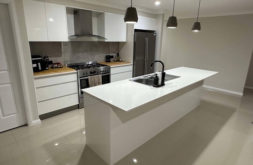 North Tamworth House | Eureka at The Meadows. Perfect for a family, executive or work stay.
