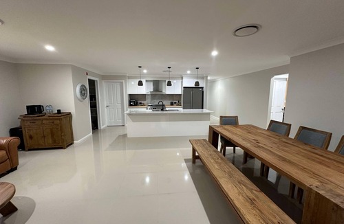 North Tamworth House | Eureka at The Meadows. Perfect for a family, executive or work stay.
