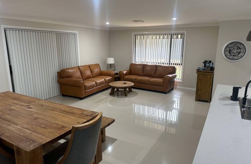 North Tamworth House | Eureka at The Meadows. Perfect for a family, executive or work stay.