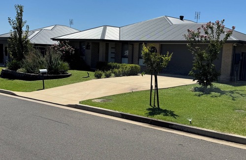 North Tamworth House | Eureka at The Meadows. Perfect for a family, executive or work stay.