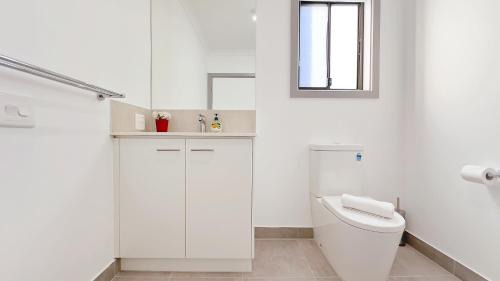 Clyde House | Evergreen 3B Home by Goodlive