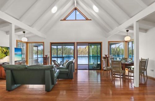 Dora Creek House | Evergreen Escape