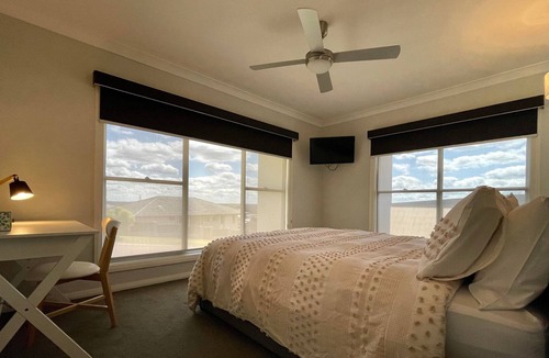 Cessnock House | Evergreen - Good Views All-round