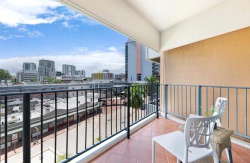 Darwin City Centre Apartment | Exclusive Resort-style Living with Balcony & Pool