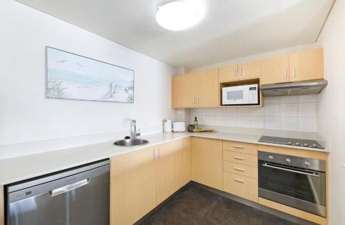 Darwin City Centre Apartment | Exclusive Resort-style Living with Balcony & Pool