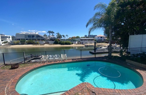 Surfers Paradise Bed & Breakfast | Exclusive Sunrise Room