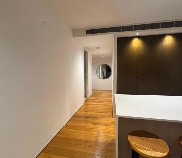 Capital Hill Apartment | Executive 2B2B Luxury Apartment Barton- 7-10 min walk to PH, M-Oval & Lake BG