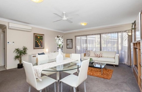 Perth Central Business District Apartment | Executive 2BR Suite on Mounts Bay Road