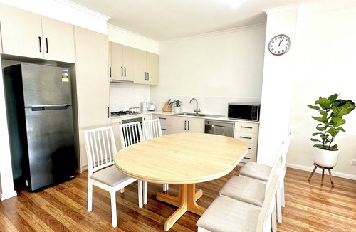 Lightsview Apartment | Executive 3BR Townhouse in a Quiet Neighbourhood