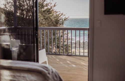 Penneshaw House | Explore coastal luxury at On The Rocks