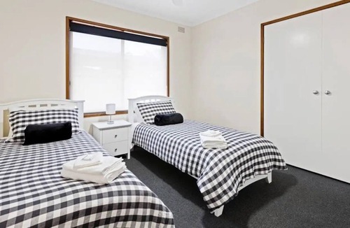 Mildura House | Explore Mildura from this charming 3BR home. Ideal for groups up to 6!