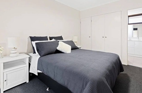 Mildura House | Explore Mildura from this charming 3BR home. Ideal for groups up to 6!