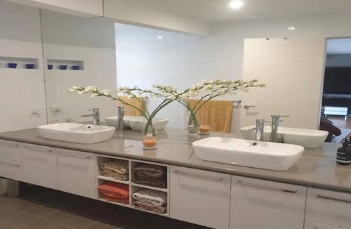 Wamberal Bed & Breakfast | EXPLORE the beauty of nearby beaches , RELAX by the resort style pool, REPEAT.