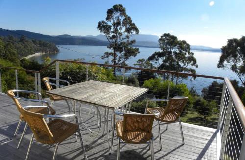 Coningham House | Exquisite Waterfront Oasis Near Bruny Hobart