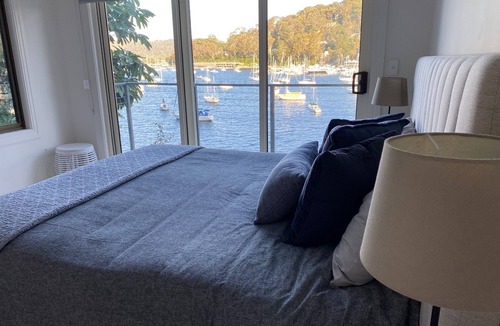 McCarrs Creek House | Extensive views across Pittwater, elegant & stylish