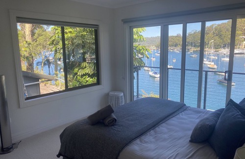 McCarrs Creek House | Extensive views across Pittwater, elegant & stylish