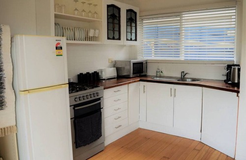 Jan Juc Apartment | F-ALE001 Alexandra Jan Juc · Self-contained Jan Juc gem close to beach