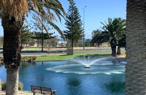 Mindarie Apartment | Fabulous 2 Bedroom Apartment Great ocean Views