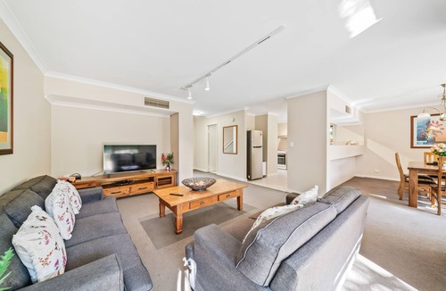 The Vines House | Fairway Retreat.