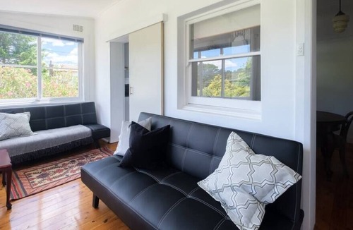 Katoomba House | Falls Road Styled Art Deco/Sleeps 6/Town Centre