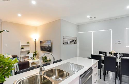 Balga House | Family 3 Bedroom near Beaches and City