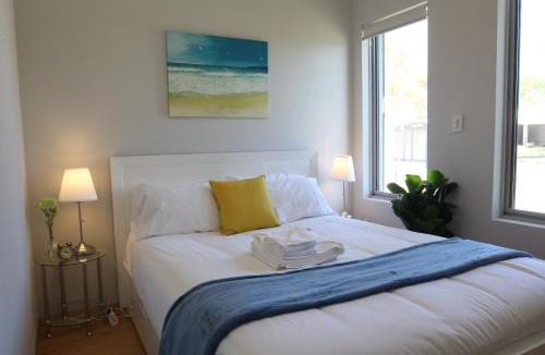 Balga House | Family 3 Bedroom near Beaches and City