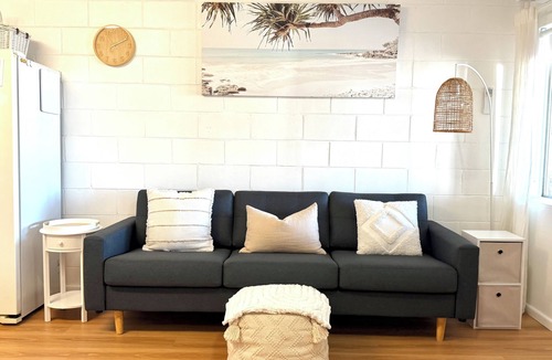 Brooms Head Apartment | Family Beach Stay with Ocean Glimpses 2 mins walk to beach