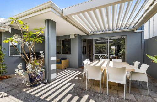 North Fremantle House | Family Comfort - Walk to Beaches, Train and Coffee