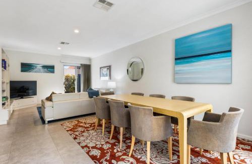 North Fremantle House | Family Comfort - Walk to Beaches, Train and Coffee