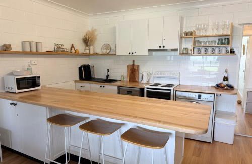 Brooms Head Apartment | Family & Couples Beachside Stay Ocean Glimpses 2 mins walk to the beach