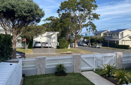 Collaroy Plateau House | Family Friendly Collaroy 4Br Lower Level Self Contained Home Close to Beach