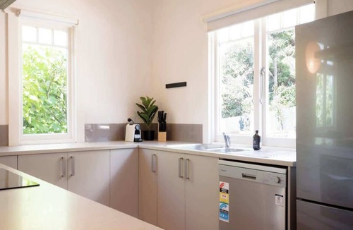 West Launceston House | Family Friendly Comfort - Walk To The City