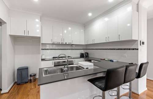 Holt Apartment | Family-Friendly 4-Bed Home with Courtyard