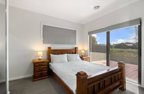Holt Apartment | Family-Friendly 4-Bed Home with Courtyard