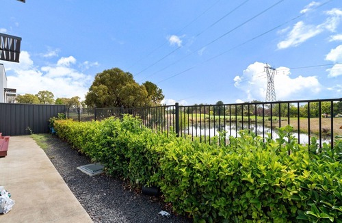 Holt Apartment | Family-Friendly 4-Bed Home with Courtyard