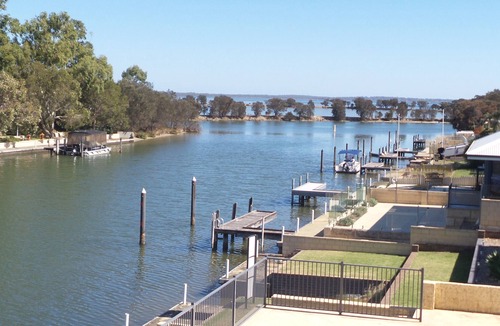 South Yunderup House | Family friendly, double storey on the water!